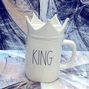 Rae Dunn mugs with a cute king lid.